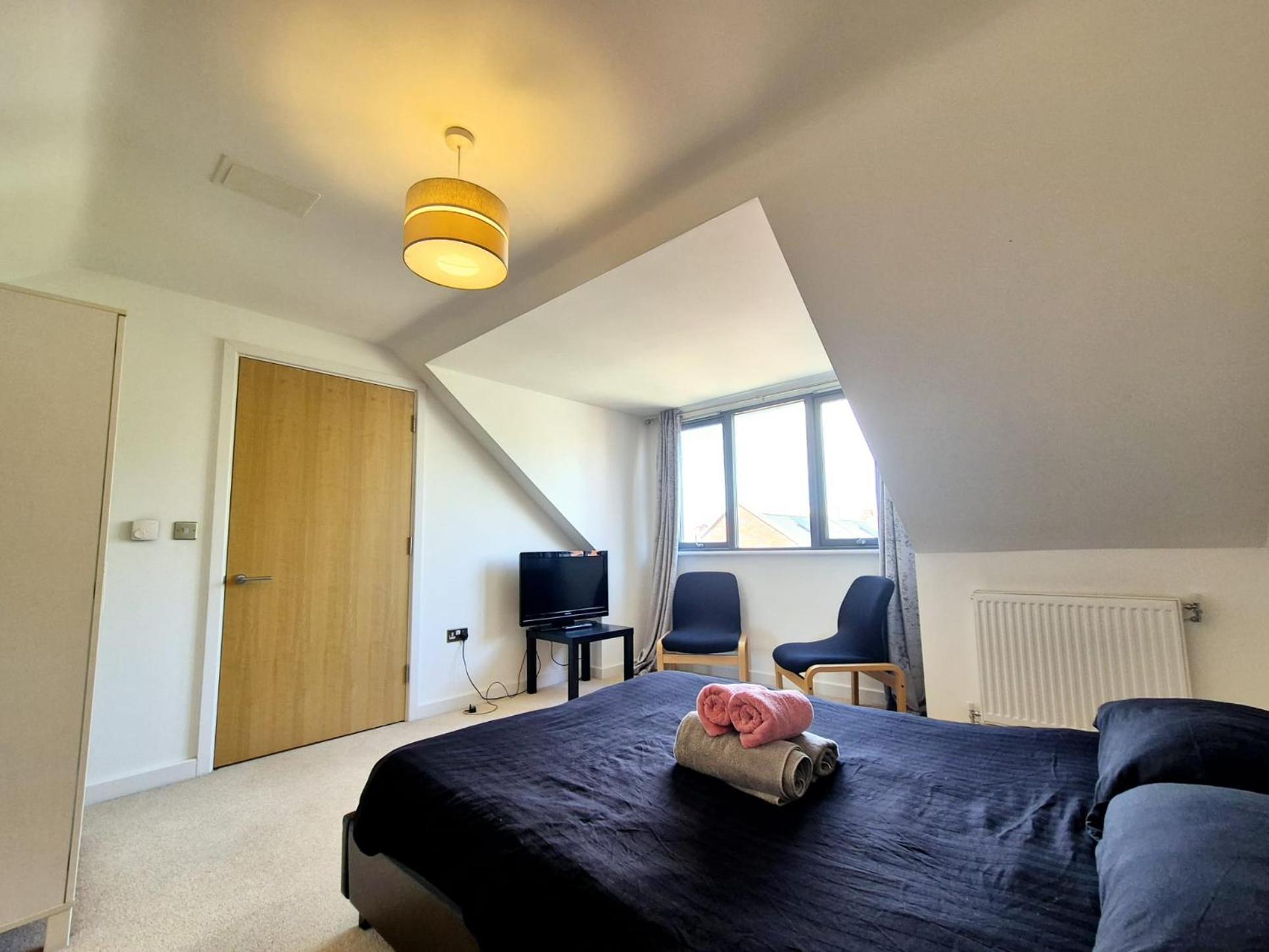 Explore London: 2 Bedroom House In Wood Green ภายนอก รูปภาพ