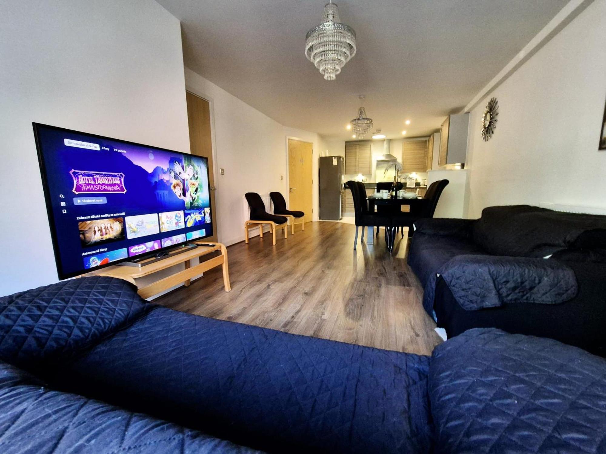Explore London: 2 Bedroom House In Wood Green ภายนอก รูปภาพ